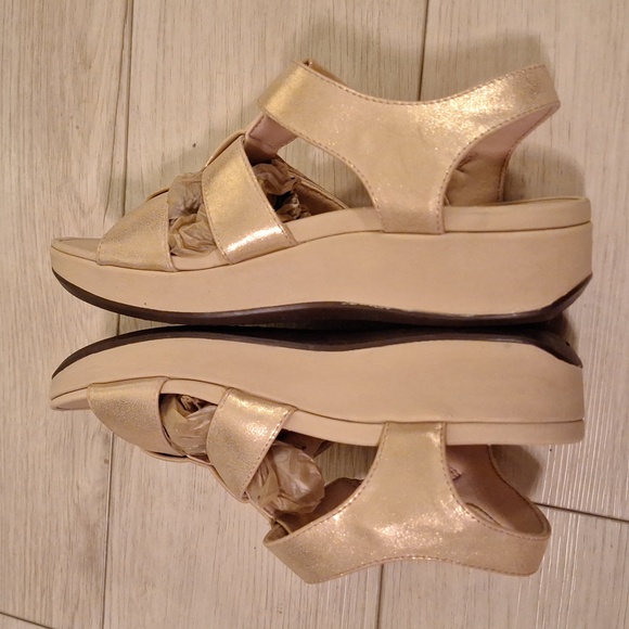 Vionic Tami gold Metallic Platform Wedge Sandals 8 - Picture 3 of 11